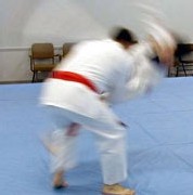 Un septuagénaire devient ceinture noire de karaté 10ème Dan