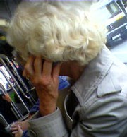 Pour les boomers et les seniors, un téléphone mobile reste avant tout... un téléphone
